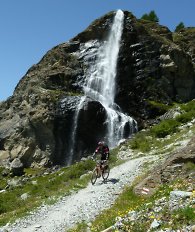 guided mountain bike groups in the alps single rider